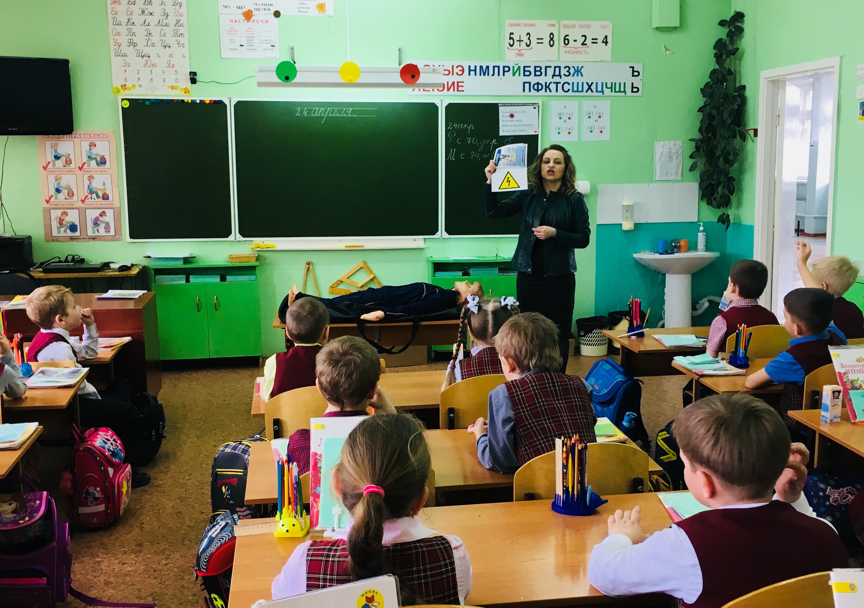 В преддверии школьных каникул энергетики напоминают о правилах электробезопасности.