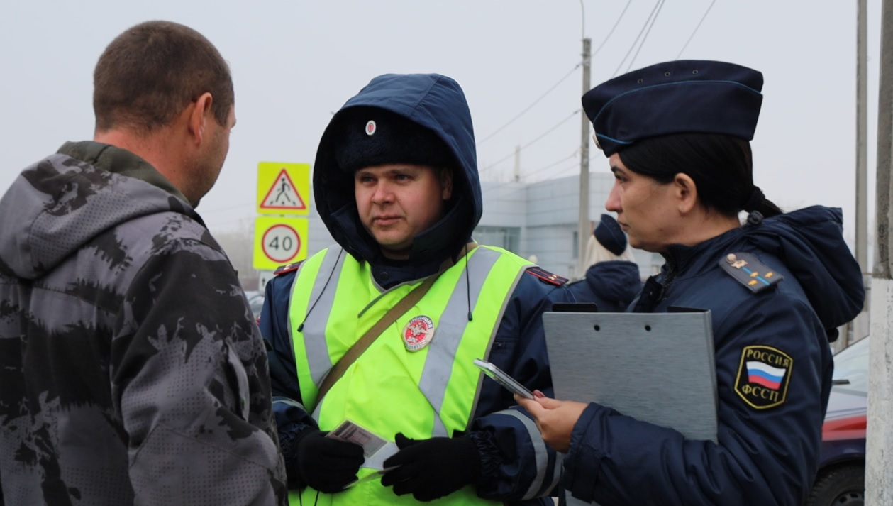 Более 110 автомобилей должников арестовано во время рейдов судебных приставов и ГИБДД в Алтайском крае в 2024 года.