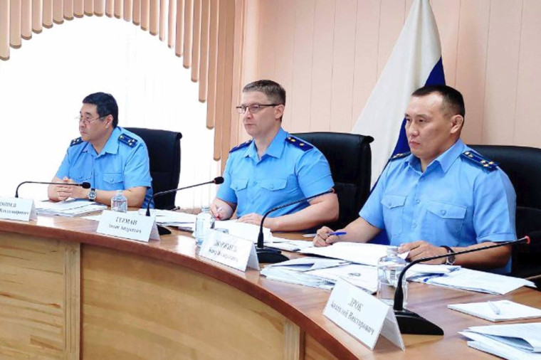 Исполняющий обязанности начальника управления Генеральной прокуратуры Российской Федерации по Сибирскому федеральному округу Баир Доржиев принял участие в коллегии прокуратуры Алтайского края. Исполняющий обязанности начальника управления Генеральной прокуратуры Российской Федерации по Сибирскому федеральному округу Баир Доржиев принял участие в коллегии прокуратуры Алтайского края.