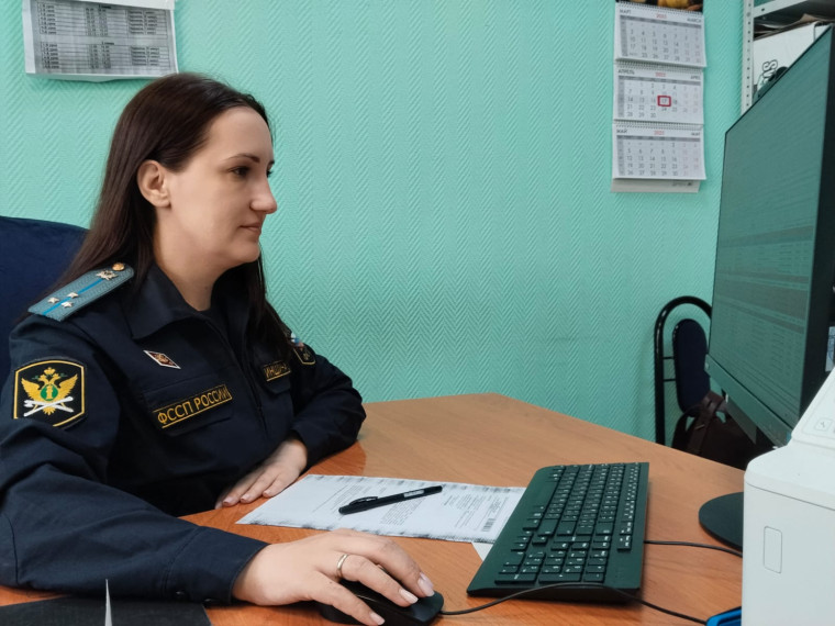 Судебные приставы восстановили нарушенные права незаконно уволенной женщины из Барнаула. Судебные приставы восстановили нарушенные права незаконно уволенной женщины из Барнаула.