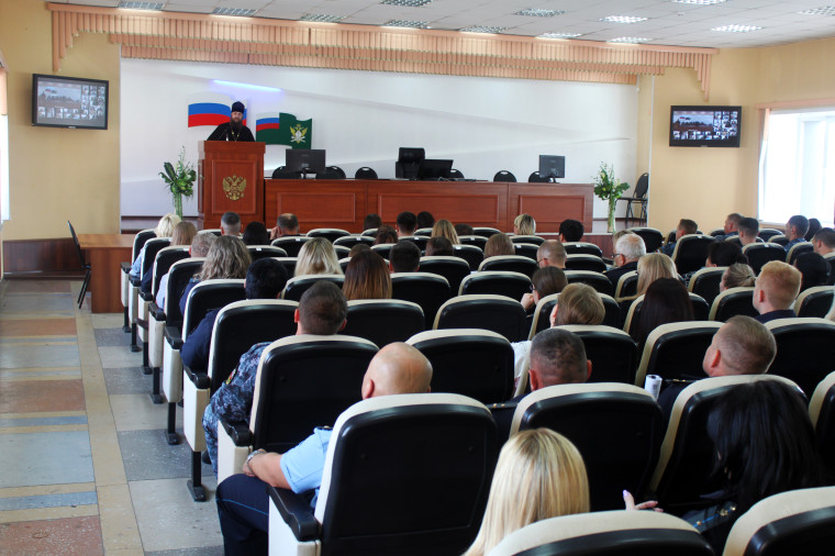 Представитель Барнаульской епархии рассказал судебным приставам о празднике Крещения Руси. Представитель Барнаульской епархии рассказал судебным приставам о празднике Крещения Руси.